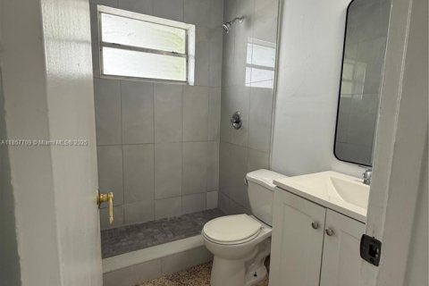 Casa en alquiler en Hialeah, Florida, 2 dormitorios № 1882088 - foto 10