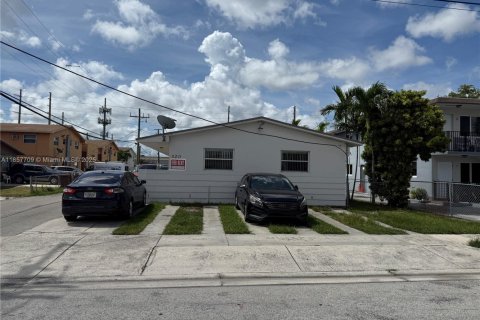 Casa en alquiler en Hialeah, Florida, 2 dormitorios № 1882088 - foto 1