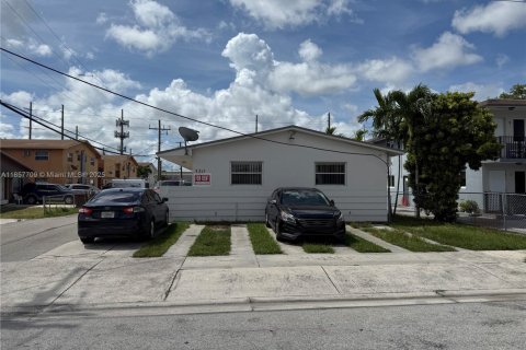 Casa en alquiler en Hialeah, Florida, 2 dormitorios № 1882088 - foto 3