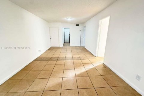 Copropriété à louer à Deerfield Beach, Floride: 2 chambres, 70.61 m2 № 1976842 - photo 4
