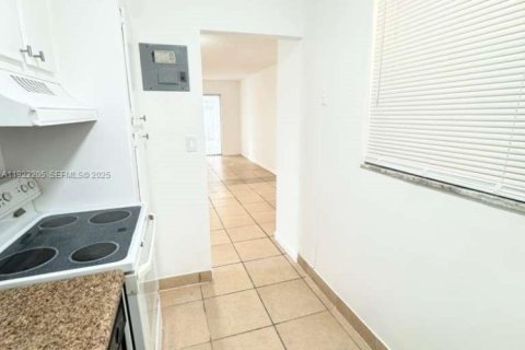 Copropriété à louer à Deerfield Beach, Floride: 2 chambres, 70.61 m2 № 1976842 - photo 2