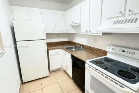 Copropriété à louer à Deerfield Beach, Floride: 2 chambres, 70.61 m2 № 1976842 - photo 3