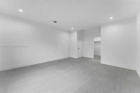 Townhouse in Miami, Florida 3 bedrooms, 212.1 sq.m. № 1925539 - photo 18