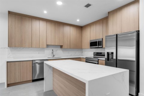 Townhouse in Miami, Florida 3 bedrooms, 212.1 sq.m. № 1925539 - photo 8
