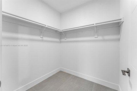 Townhouse in Miami, Florida 3 bedrooms, 212.1 sq.m. № 1925539 - photo 19