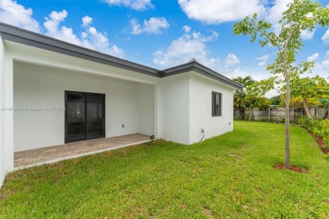 Townhouse in Miami, Florida 3 bedrooms, 212.1 sq.m. № 1925539 - photo 23