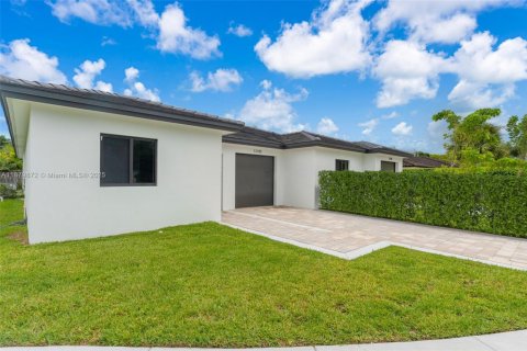Townhouse in Miami, Florida 3 bedrooms, 212.1 sq.m. № 1925539 - photo 1