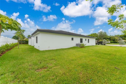 Townhouse in Miami, Florida 3 bedrooms, 212.1 sq.m. № 1925539 - photo 24