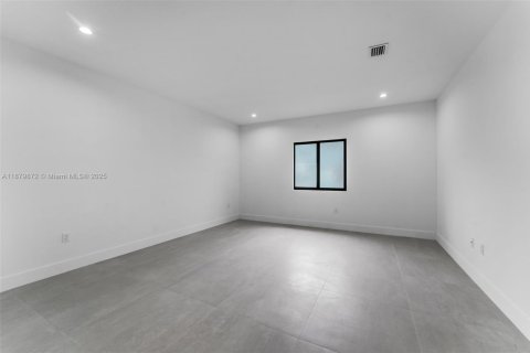 Townhouse in Miami, Florida 3 bedrooms, 212.1 sq.m. № 1925539 - photo 15