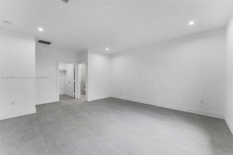 Townhouse in Miami, Florida 3 bedrooms, 212.1 sq.m. № 1925539 - photo 17