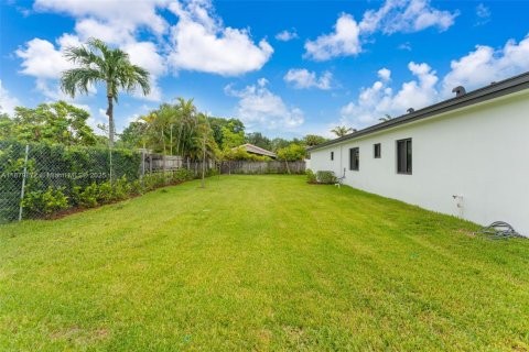 Townhouse in Miami, Florida 3 bedrooms, 212.1 sq.m. № 1925539 - photo 25