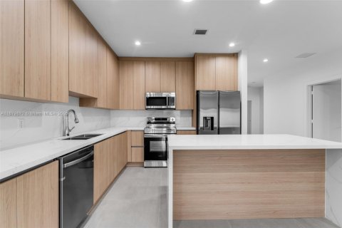 Townhouse in Miami, Florida 3 bedrooms, 212.1 sq.m. № 1925539 - photo 9
