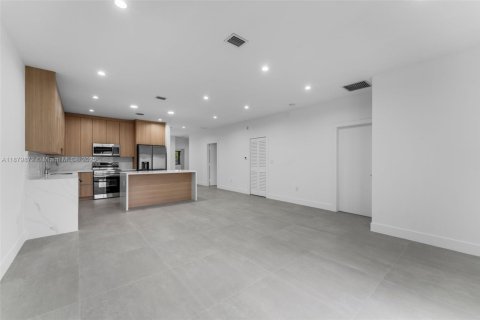 Townhouse in Miami, Florida 3 bedrooms, 212.1 sq.m. № 1925539 - photo 13