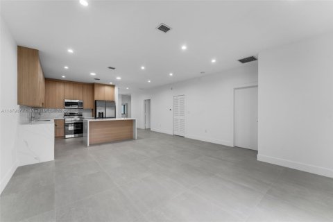 Townhouse in Miami, Florida 3 bedrooms, 212.1 sq.m. № 1925539 - photo 10
