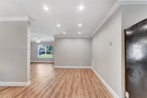 Villa ou maison à vendre à Coral Springs, Floride: 4 chambres, 228.45 m2 № 1995489 - photo 7