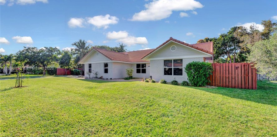 Villa ou maison à Coral Springs, Floride 4 chambres, 228.45 m2 № 1995489