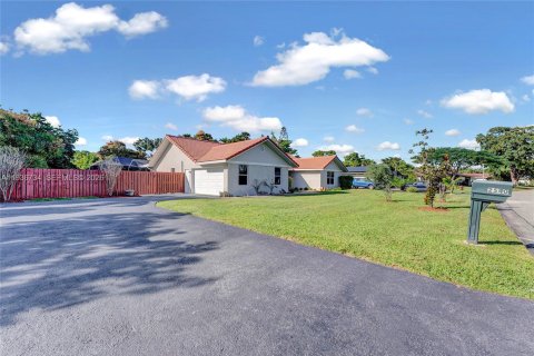 Villa ou maison à vendre à Coral Springs, Floride: 4 chambres, 228.45 m2 № 1995489 - photo 3