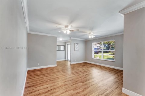 Villa ou maison à vendre à Coral Springs, Floride: 4 chambres, 228.45 m2 № 1995489 - photo 6