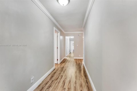 Villa ou maison à vendre à Coral Springs, Floride: 4 chambres, 228.45 m2 № 1995489 - photo 16