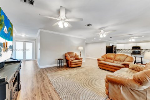 Villa ou maison à vendre à Coral Springs, Floride: 4 chambres, 228.45 m2 № 1995489 - photo 11