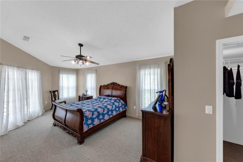 House in New Port Richey, Florida 4 bedrooms, 190.26 sq.m. № 2199945 - photo 23
