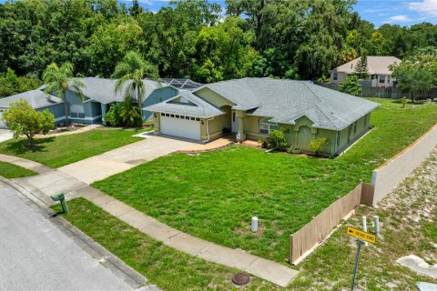 House in New Port Richey, Florida 4 bedrooms, 190.26 sq.m. № 2199945 - photo 5