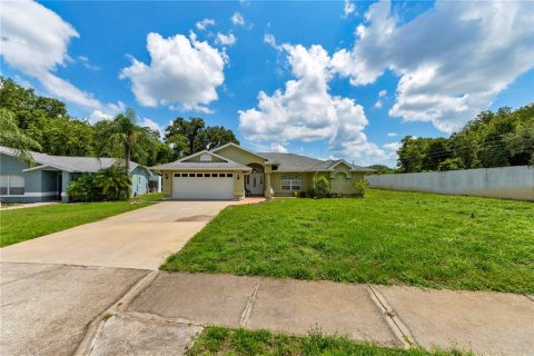 House in New Port Richey, Florida 4 bedrooms, 190.26 sq.m. № 2199945 - photo 9