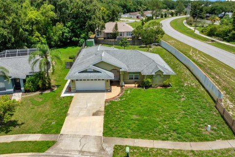 House in New Port Richey, Florida 4 bedrooms, 190.26 sq.m. № 2199945 - photo 4