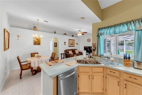 House in New Port Richey, Florida 4 bedrooms, 190.26 sq.m. № 2199945 - photo 19
