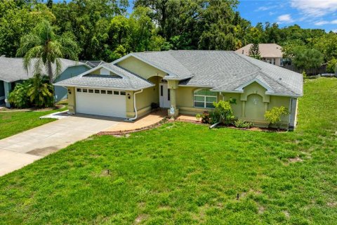House in New Port Richey, Florida 4 bedrooms, 190.26 sq.m. № 2199945 - photo 6