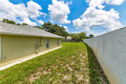 House in New Port Richey, Florida 4 bedrooms, 190.26 sq.m. № 2199945 - photo 12