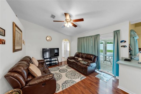 House in New Port Richey, Florida 4 bedrooms, 190.26 sq.m. № 2199945 - photo 29