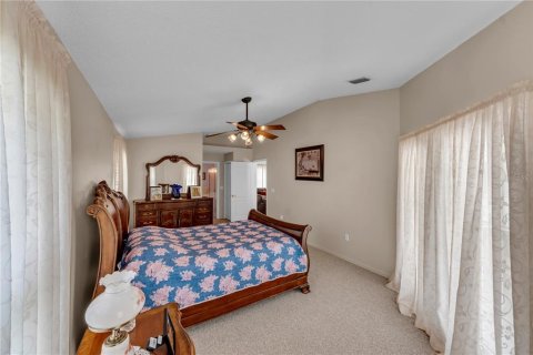 House in New Port Richey, Florida 4 bedrooms, 190.26 sq.m. № 2199945 - photo 22