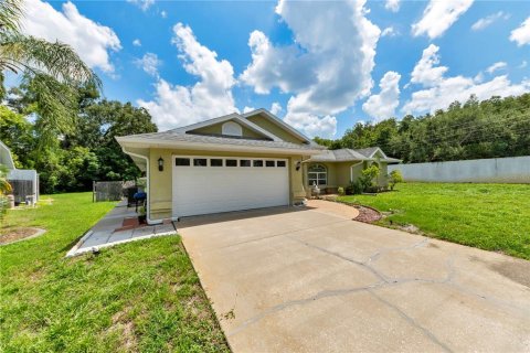 House in New Port Richey, Florida 4 bedrooms, 190.26 sq.m. № 2199945 - photo 8