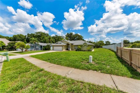 House in New Port Richey, Florida 4 bedrooms, 190.26 sq.m. № 2199945 - photo 10