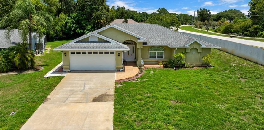 House in New Port Richey, Florida 4 bedrooms, 190.26 sq.m. № 2199945