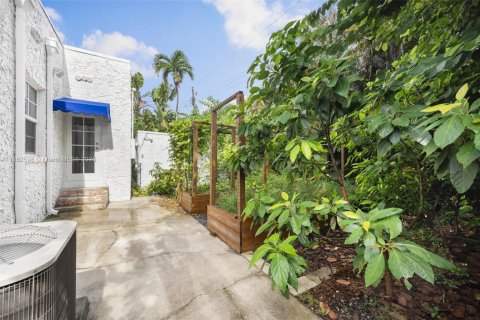 House in Coral Gables, Florida 2 bedrooms, 132.39 sq.m. № 1891443 - photo 20