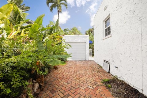 House in Coral Gables, Florida 2 bedrooms, 132.39 sq.m. № 1891443 - photo 24