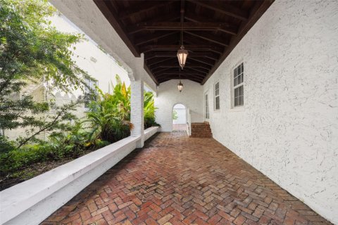 House in Coral Gables, Florida 2 bedrooms, 132.39 sq.m. № 1891443 - photo 23