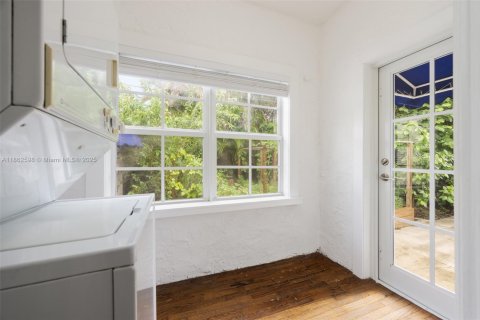 House in Coral Gables, Florida 2 bedrooms, 132.39 sq.m. № 1891443 - photo 19
