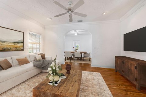 House in Coral Gables, Florida 2 bedrooms, 132.39 sq.m. № 1891443 - photo 7