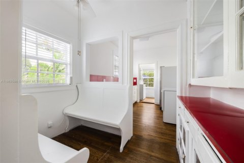 House in Coral Gables, Florida 2 bedrooms, 132.39 sq.m. № 1891443 - photo 13