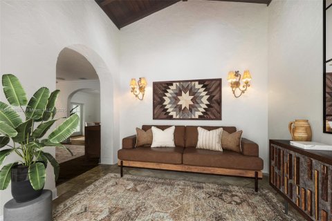 House in Coral Gables, Florida 2 bedrooms, 132.39 sq.m. № 1891443 - photo 4