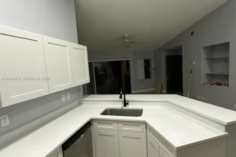 Кондоминиум с 2 спальнями в Санрайз, Флорида № 2005158