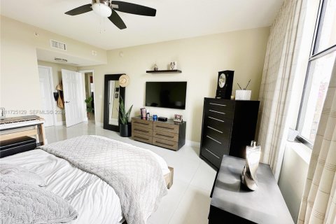 Condo in Coral Gables, Florida, 2 bedrooms  № 2091213 - photo 13
