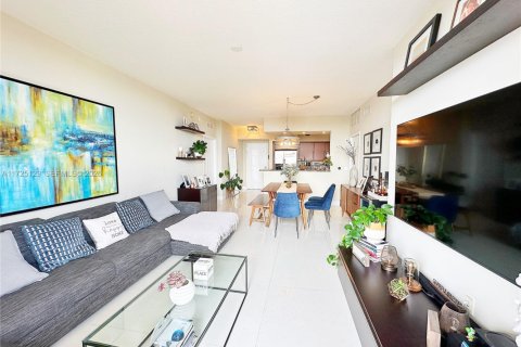 Condo in Coral Gables, Florida, 2 bedrooms  № 2091213 - photo 9