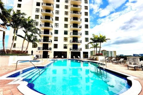 Condo in Coral Gables, Florida, 2 bedrooms  № 2091213 - photo 24