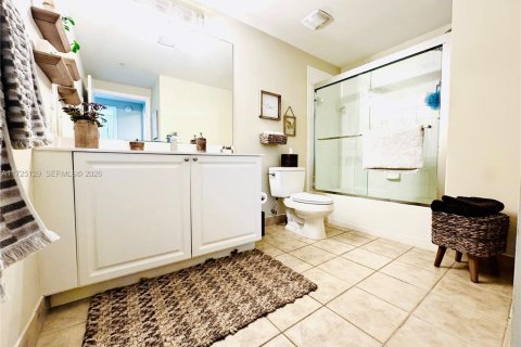 Condo in Coral Gables, Florida, 2 bedrooms  № 2091213 - photo 19