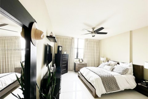 Condo in Coral Gables, Florida, 2 bedrooms  № 2091213 - photo 11