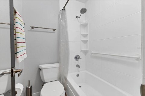 Купить кондоминиум в Сарасота, Флорида 9 комнат, 111.76м2, № 1902666 - фото 27